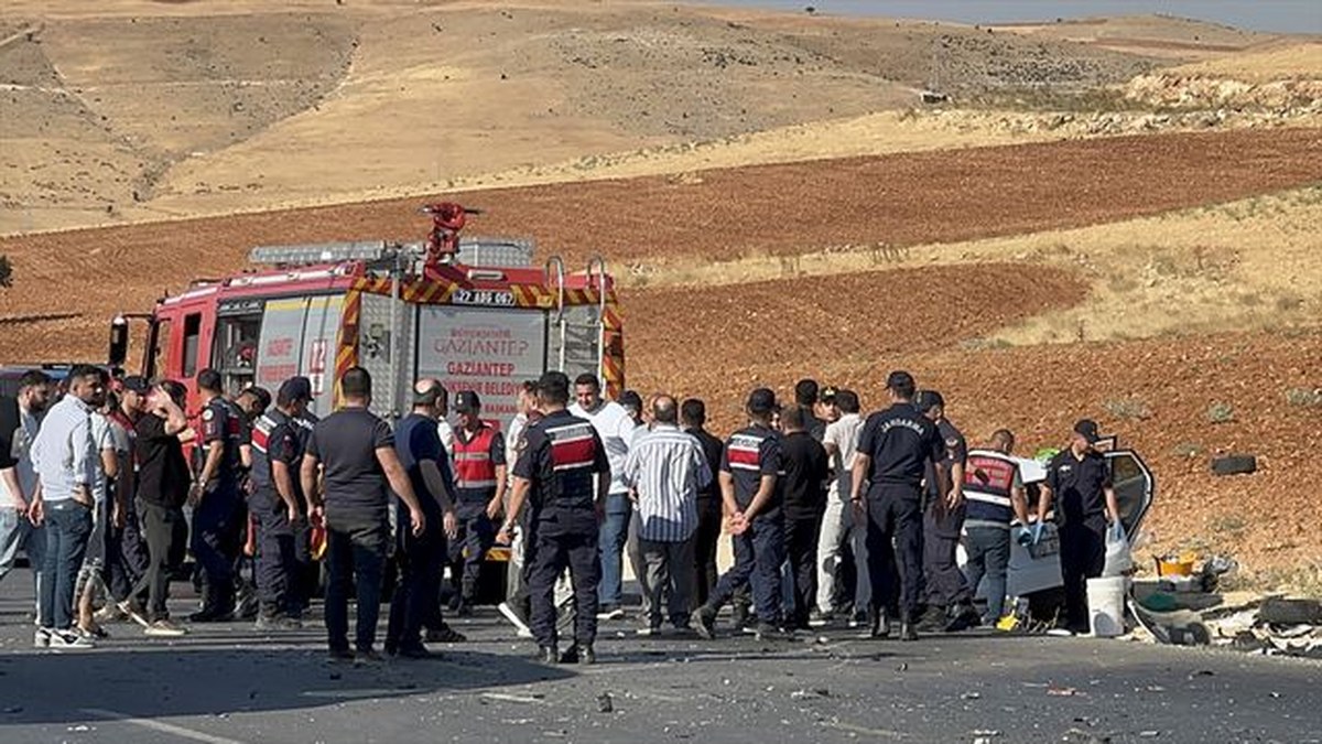 Gaziantep’te yaşanan üzücü bir trafik kazasında 2 kişi hayatını kaybetti, 4 kişi yaralandı