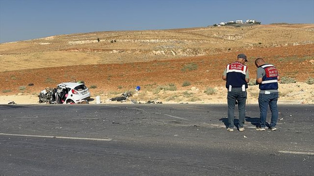 Gaziantep’te yaşanan üzücü bir trafik kazasında 2 kişi hayatını kaybetti, 4 kişi yaralandı
