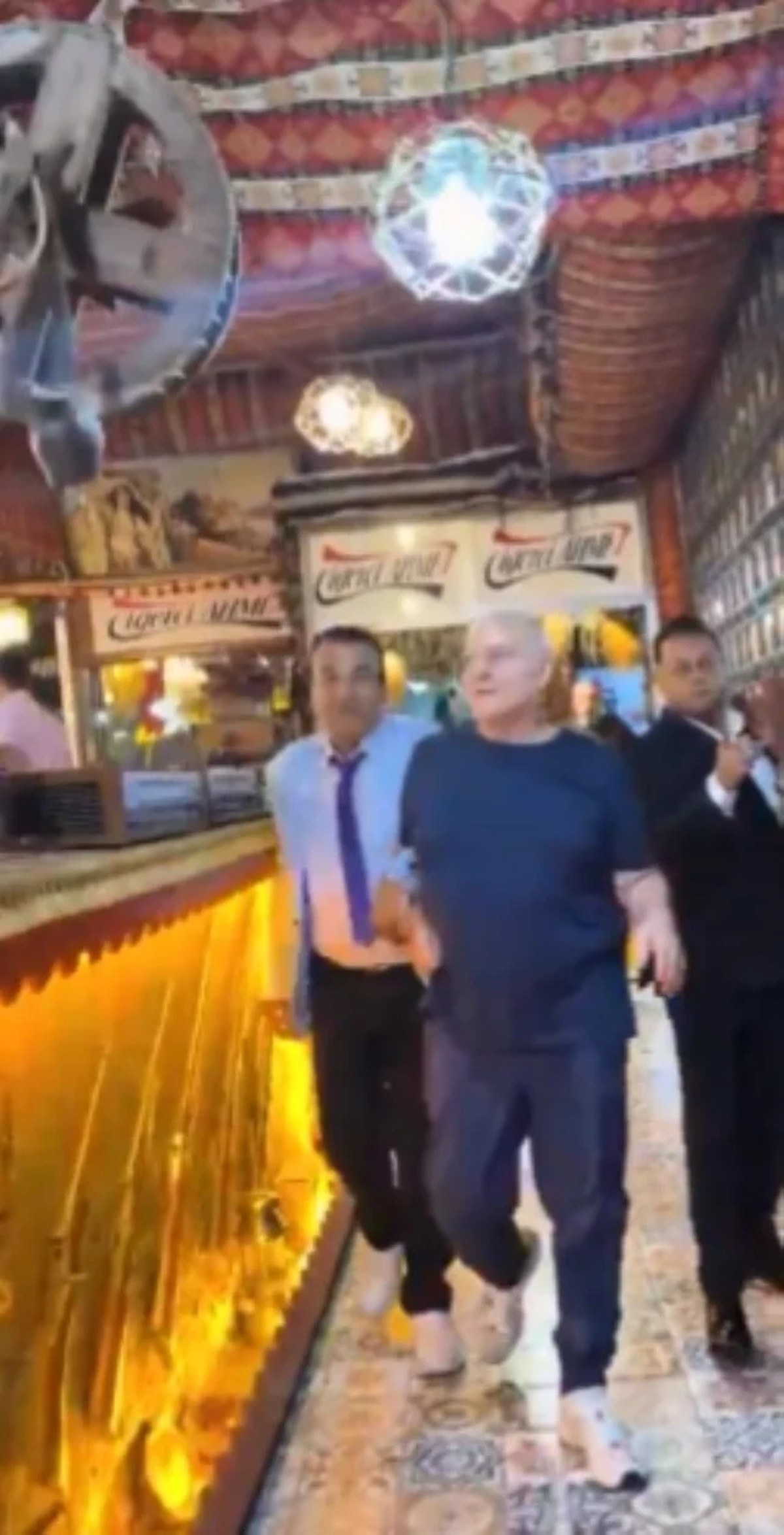 Mehmet Ali Erbil, Sahnelere Dönüşüyle Göz Kamaştırdı: Kilo Aldığı Haline Ünlü Şovmenden Espri Dolu Açıklamalar!