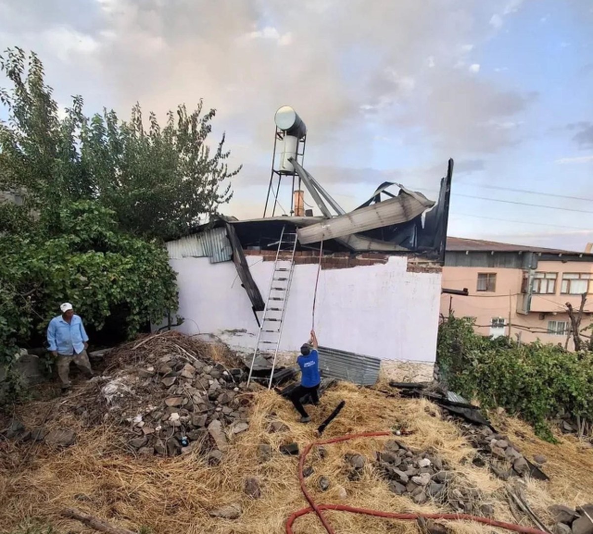 Erzincan'da Kışlacık Köyü'nde Çıkan Yangında 8 Ev Hasar Gördü