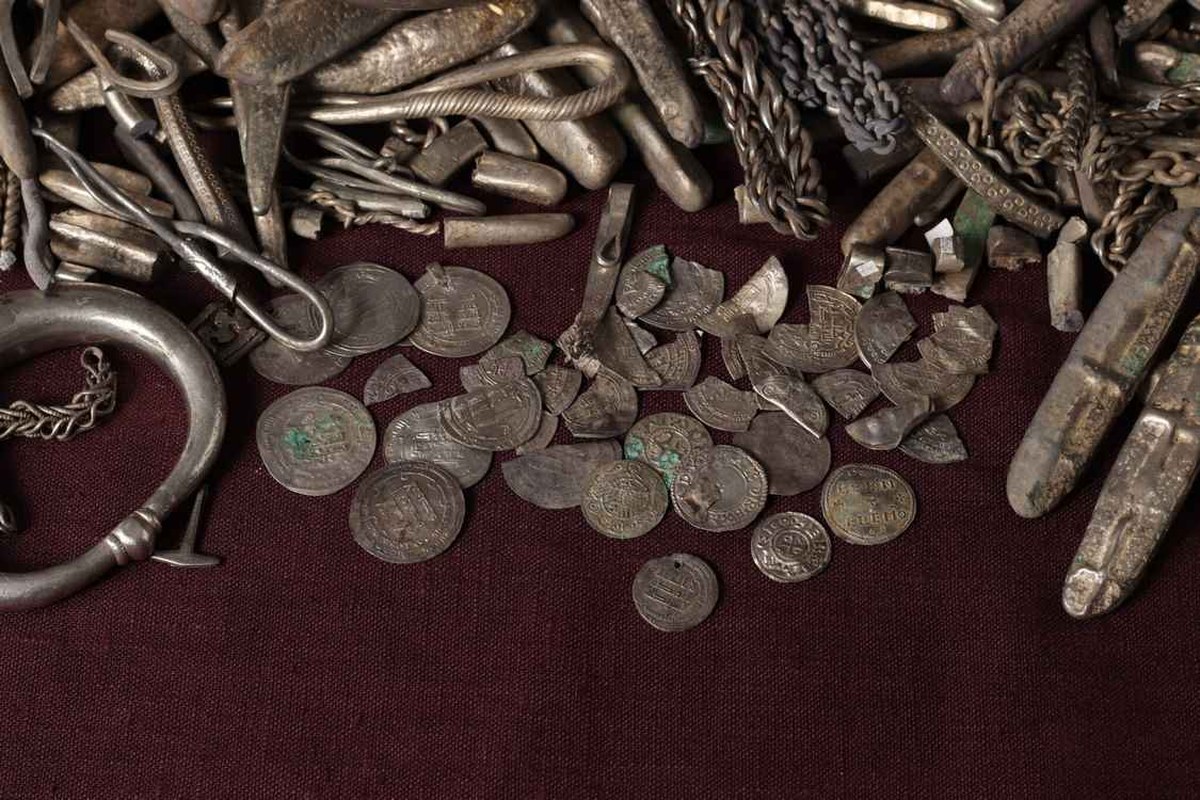 Kuzey Denizi'nin Gümüş Kanıtı: Danimarka'da Bulunan En Büyük Viking Çağı Gümüş Hazinesi