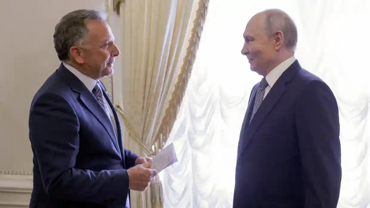 Witkoff calls Putin a ‘humanitarian’ after release of jailed American – video