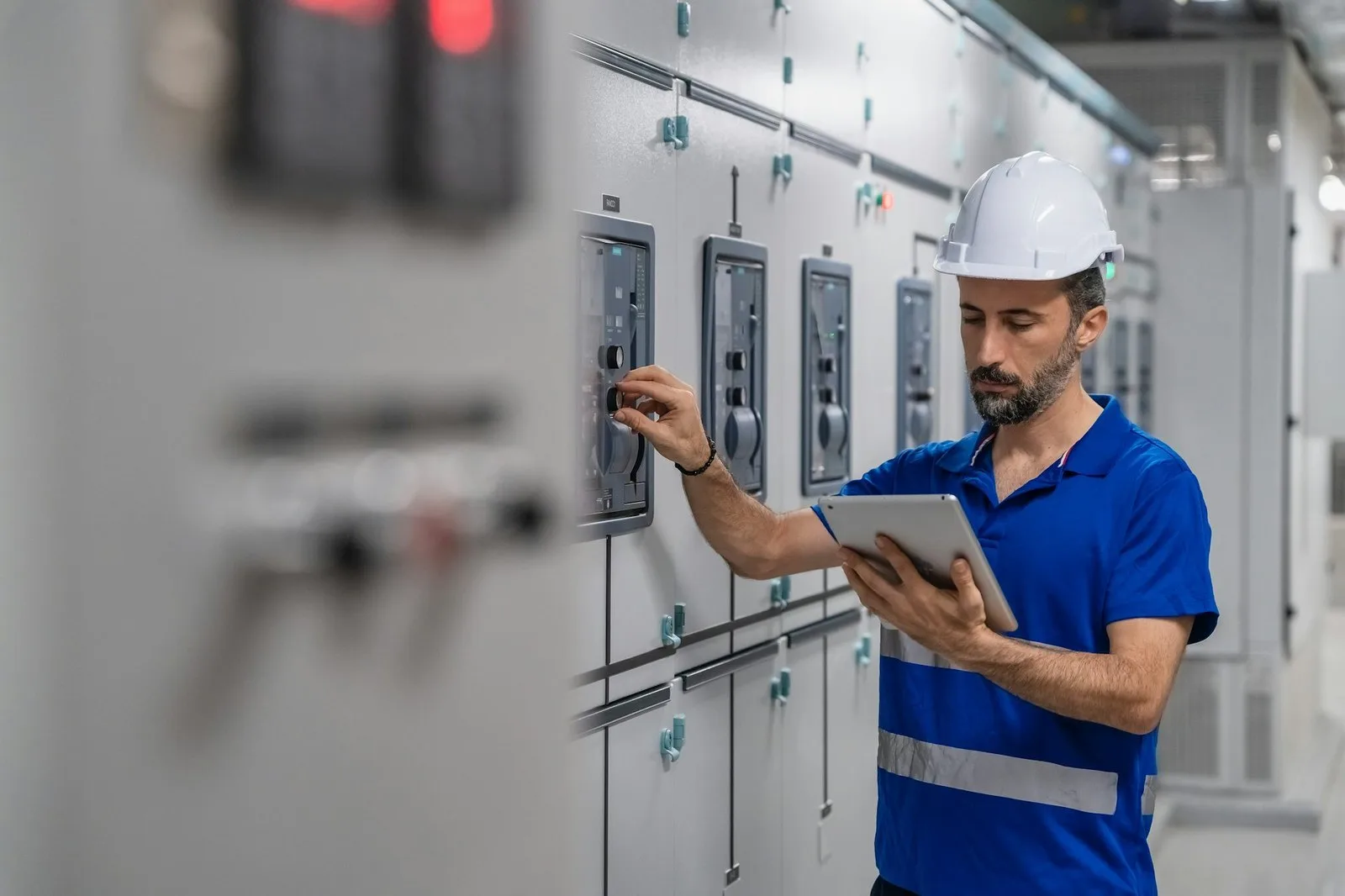 Humans control key infrastructure, providing a fail safe that would counter AI’s influence. Wut.Anunai / Shutterstock