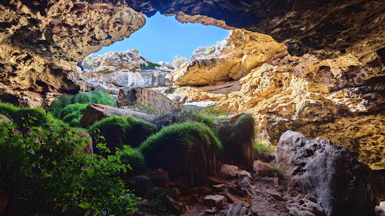 Avustralya'nın devasa Nullarbor Ovası'nda uzayan yeraltı mağaraları, alien dünyalar hakkında ders ve