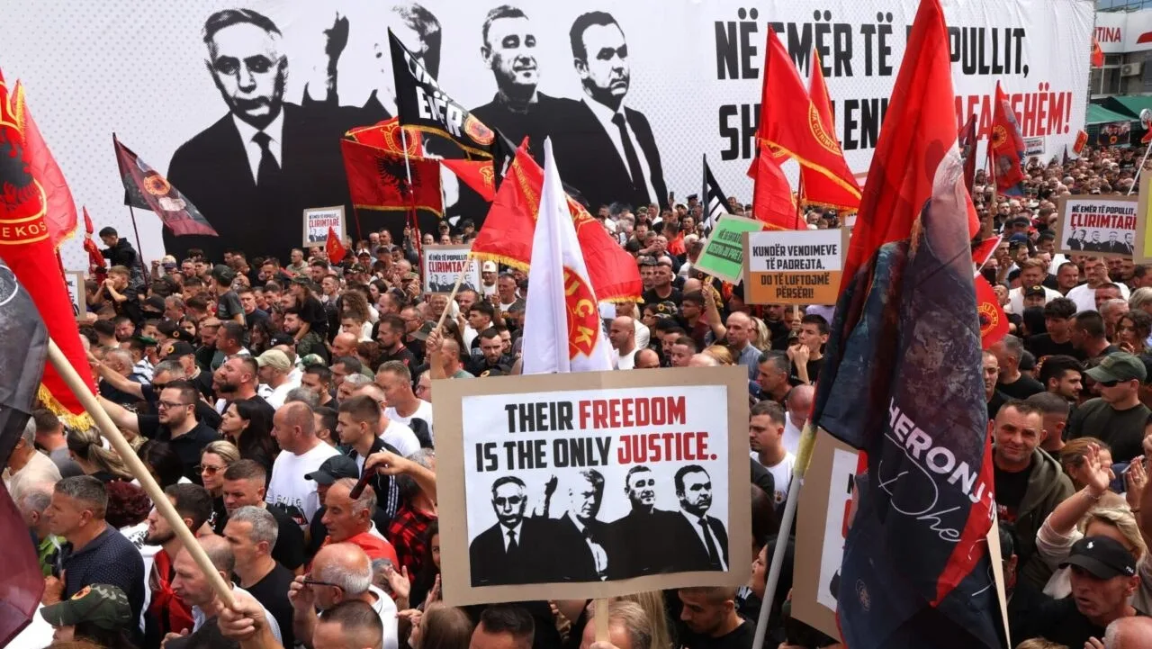 Hague Merkezli Mahkemenin Güçlerini Sınırlamaya Yönelik Önerilen Yasakez Kosova Meclisine Geri Gönde