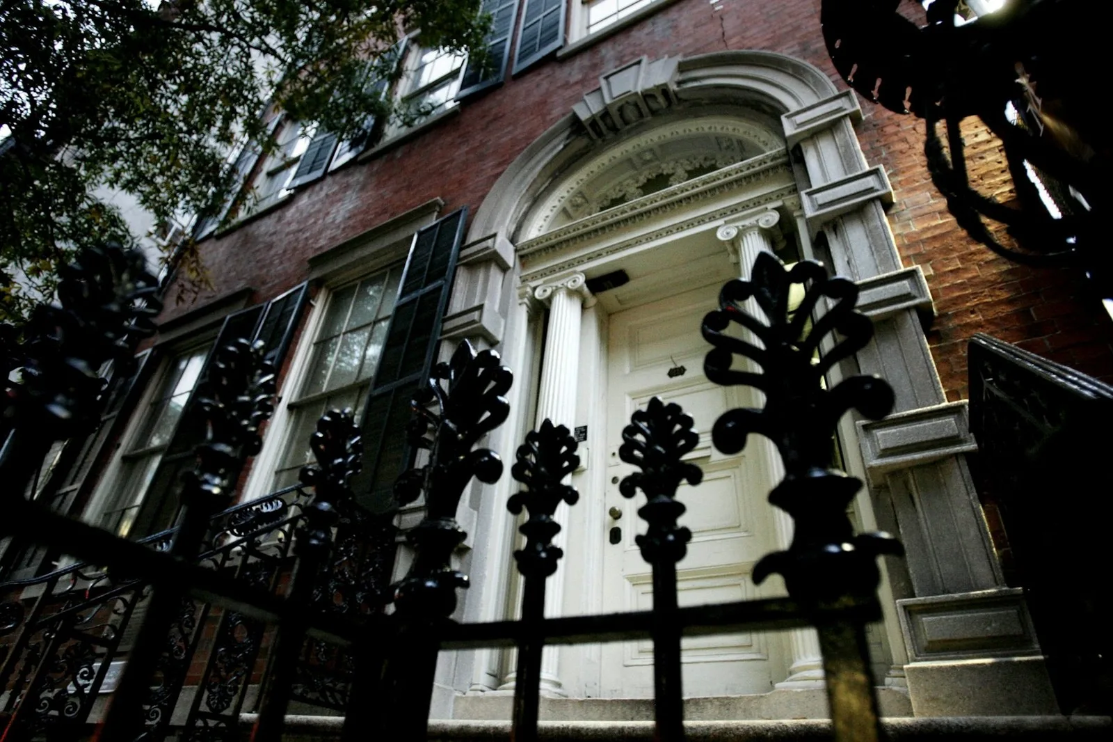 The front entrance of the Merchant House Museum during a dress rehearsal for the ‘Grim, Gruesome & Ghostly’ tour in New York in October 2006. (AP Photo/Seth Wenig)