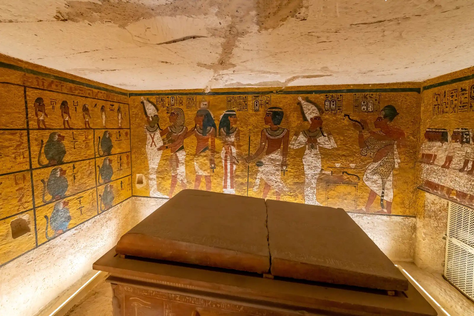 Tutankhamun burial chamber, interior