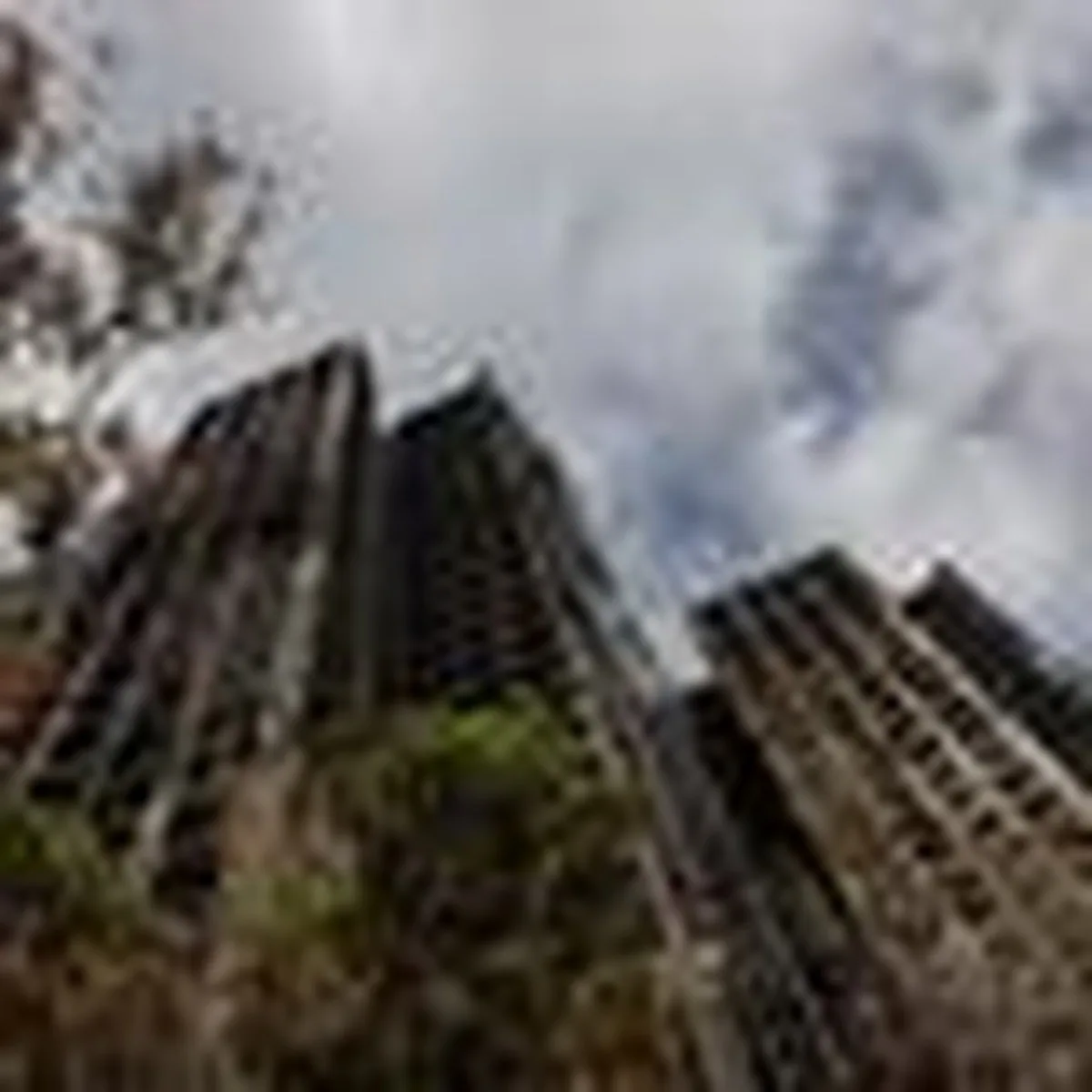 Hong Kong Konut Bakanı, yangın soruşturmasının yetersiz gözetimi ortaya çıkarmasının ardından istifa