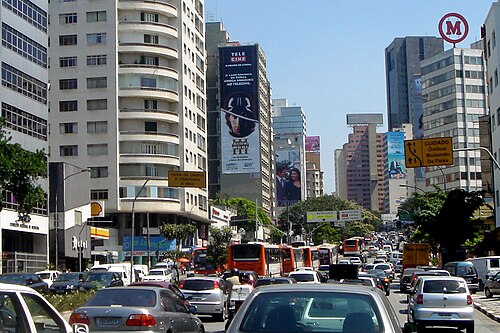 Resimdeki São Paulo gibi şehirlerdeki gürültü kirliliğinin ana kaynağı trafiktir.