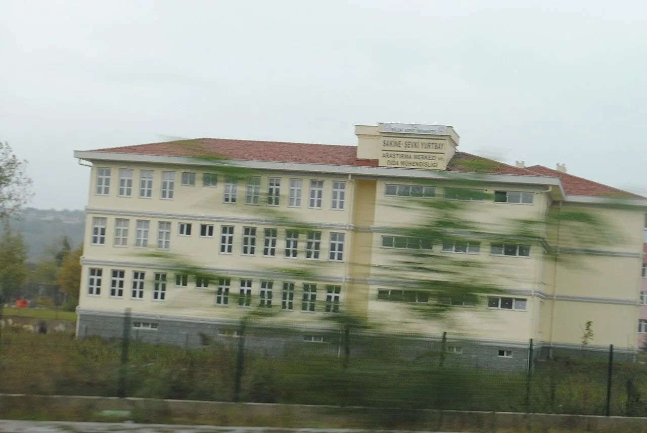 Çaycuma'da bulunan, Bülent Ecevit Üniversitesine bağlı Sakine-Şevki Yurtbay Araştırma Merkezi ve Gıda Mühendisliği binası.
